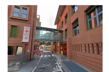 foto di una strada che porta all'interno del Pronto Soccorso