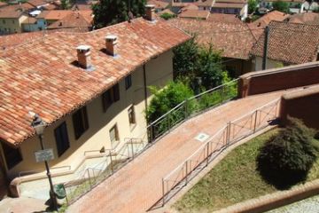 Castrum - Salita al Centro Storico (Via Cavour)